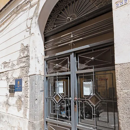 Palazzo Belmosto Alojamento de Acomodação e Pequeno-almoço Nápoles